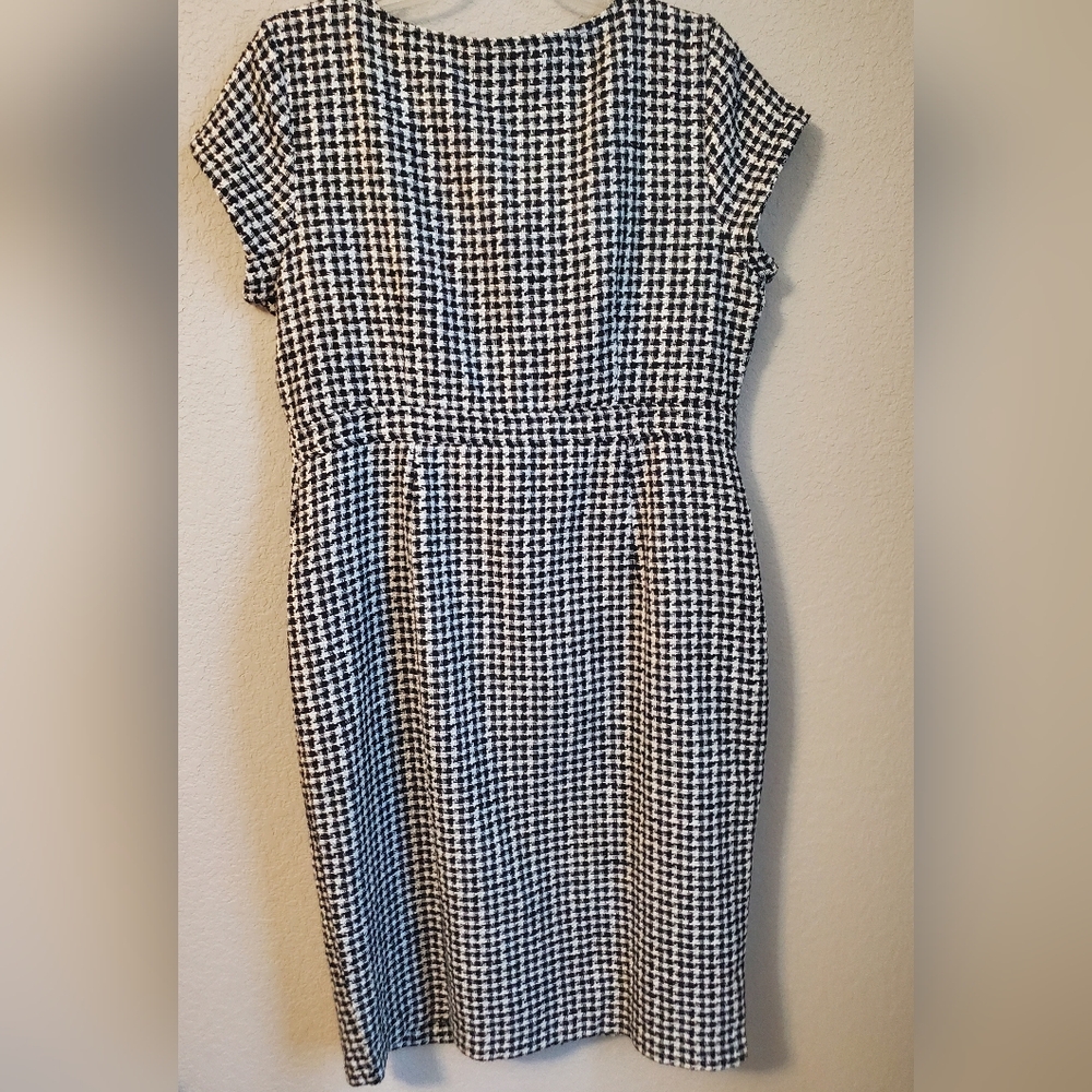 NWT Ann Taylor Black and White Dress - Picture 3 of 6